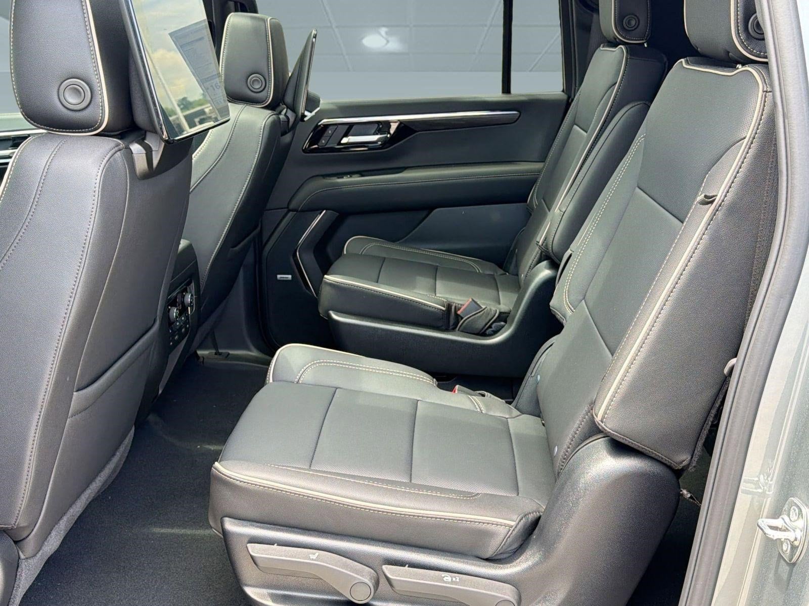 2026 Chevrolet Suburban Premier - Photo 14