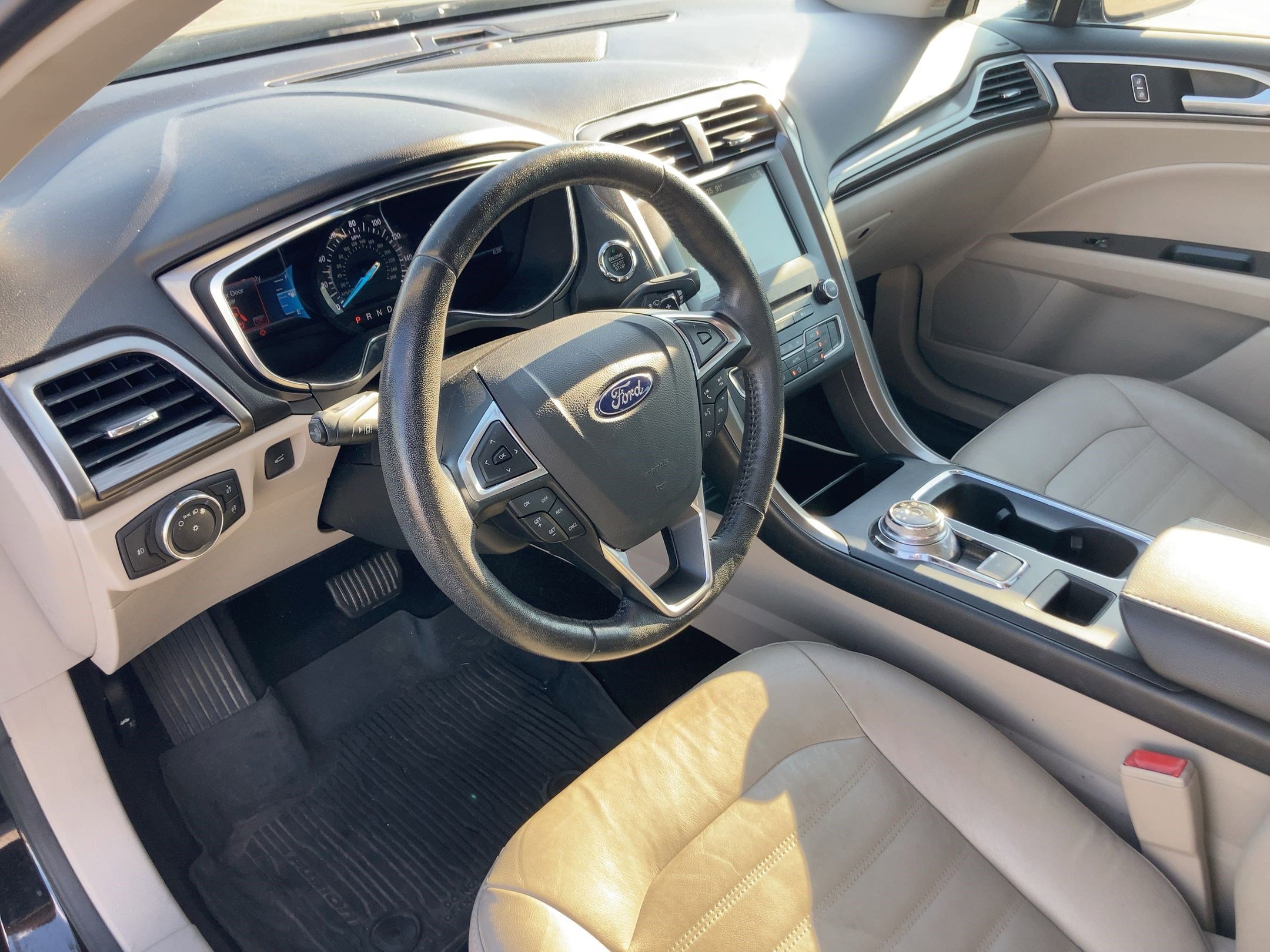 2017 Ford Fusion SE photo 2