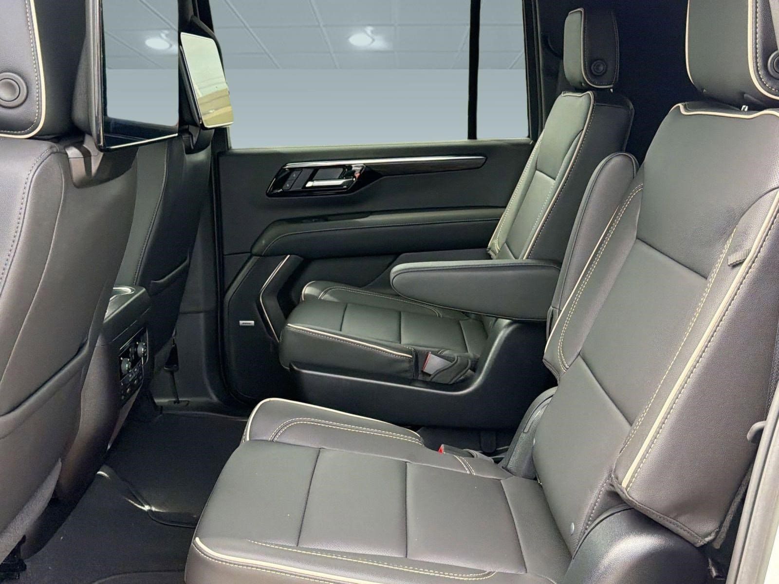 2025 Chevrolet Suburban Premier - Photo 27
