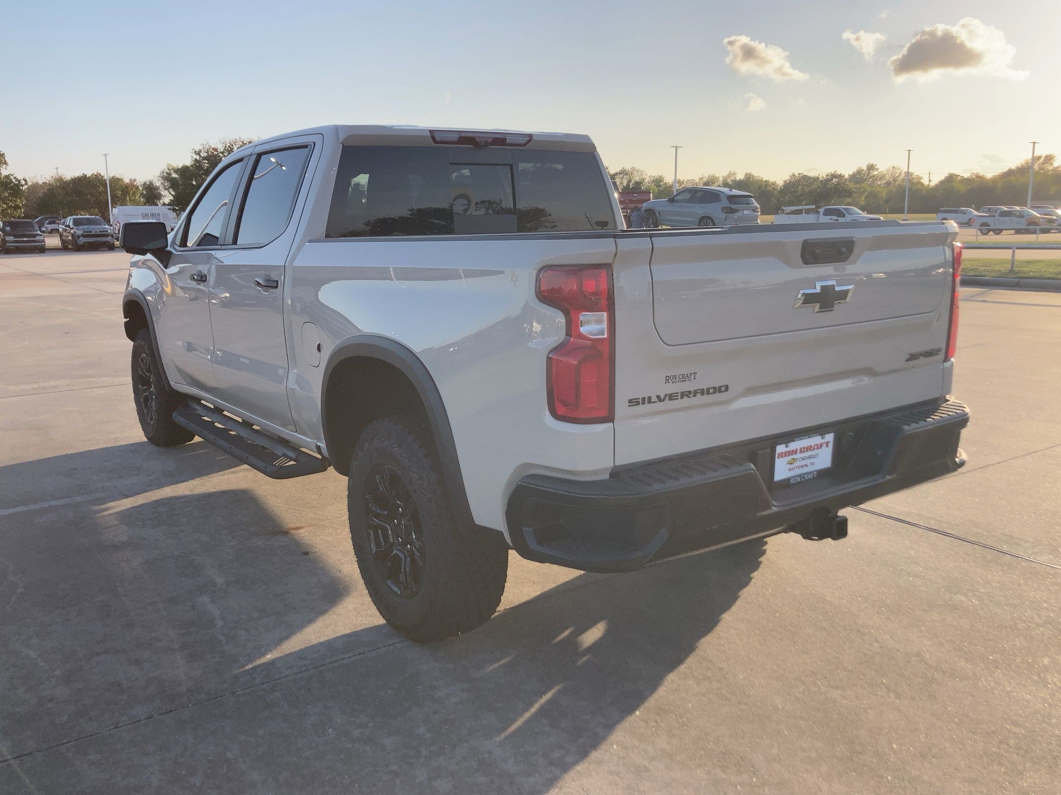 2026 Chevrolet Silverado 1500 ZR2 photo 2