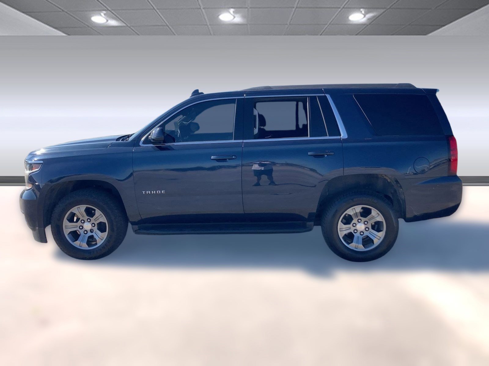 2020 Chevrolet Tahoe LS photo 2