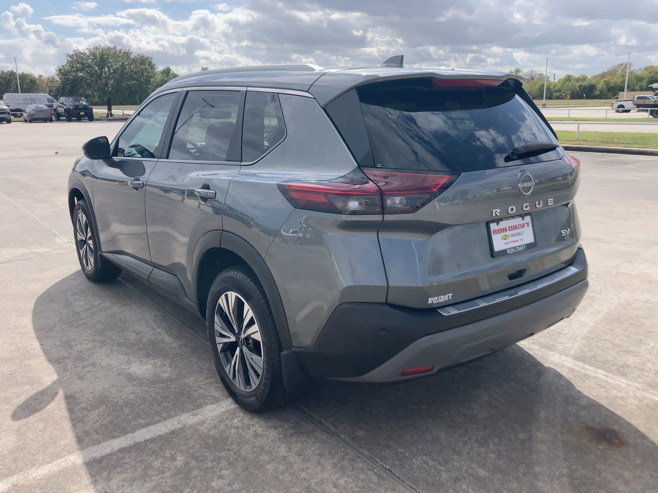 2023 Nissan Rogue SV photo 3