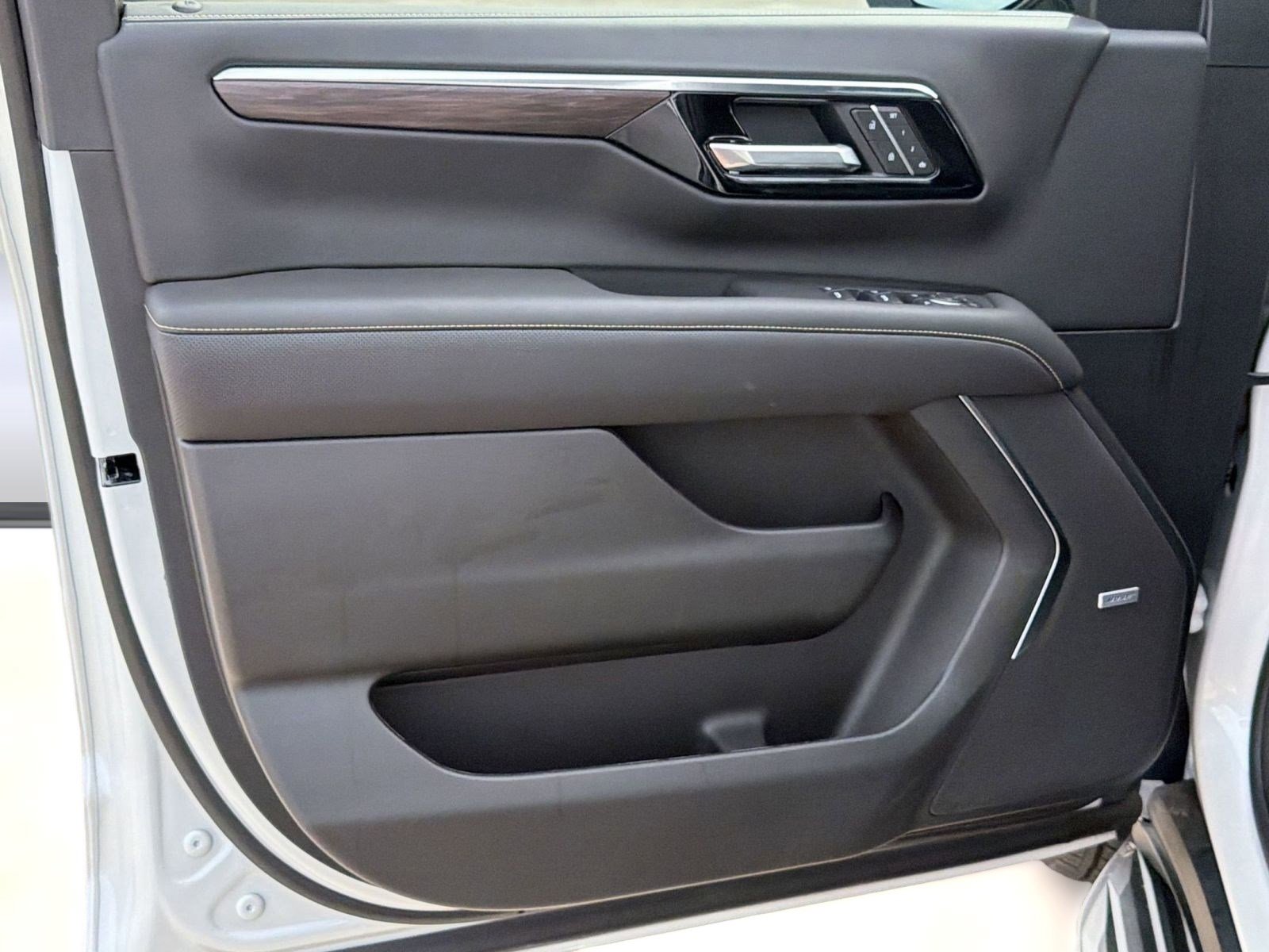 2025 Chevrolet Suburban Premier - Photo 20