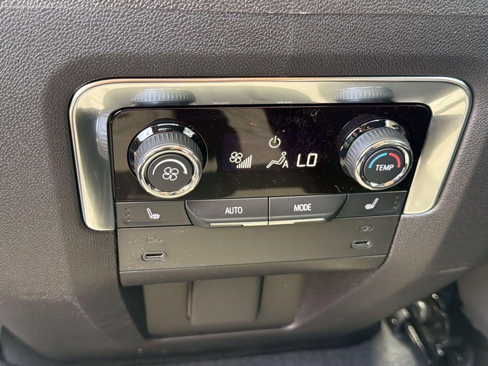 2026 Chevrolet Suburban Z71 - Photo 20
