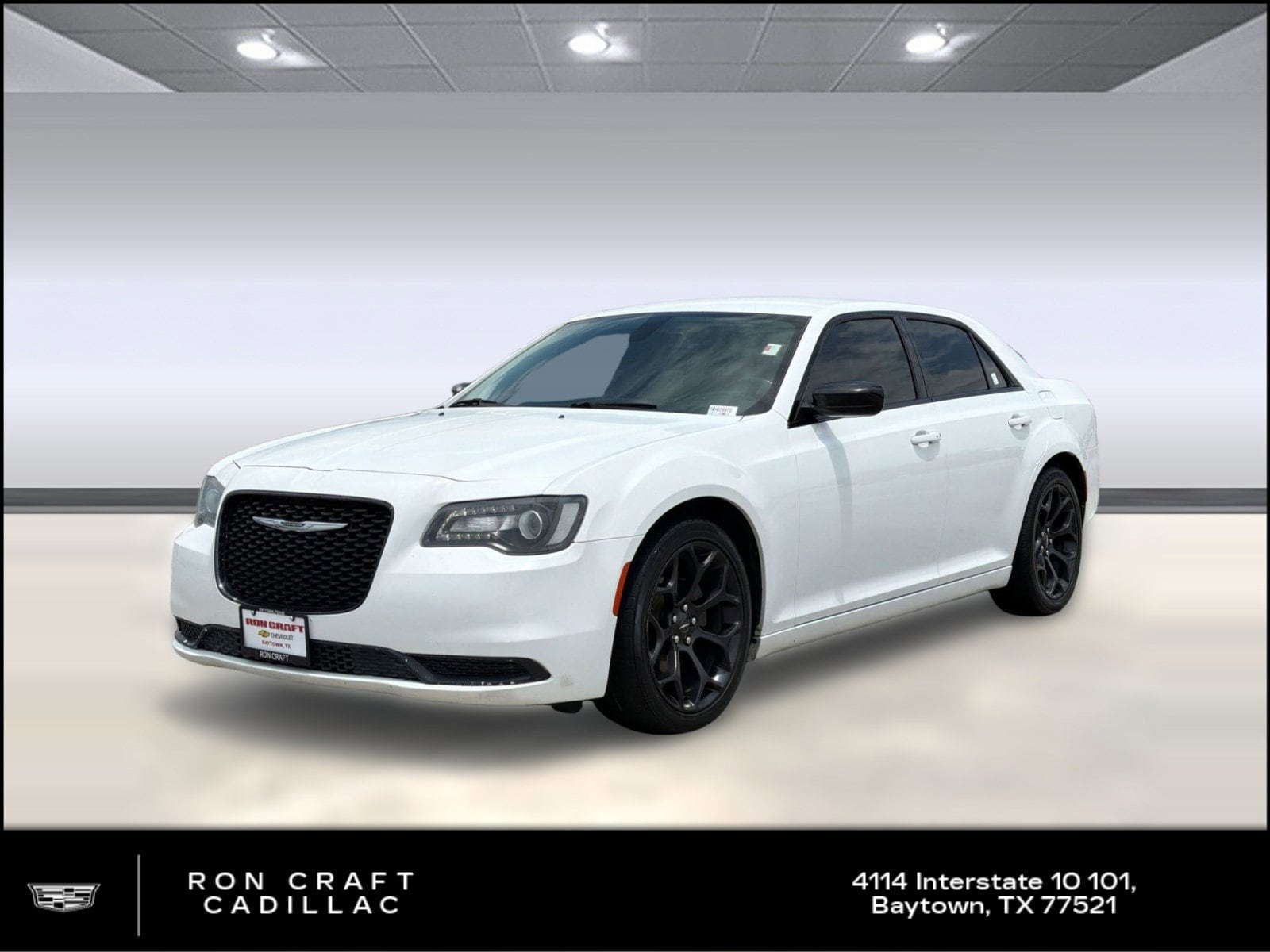 2019 Chrysler 300 Touring's photo