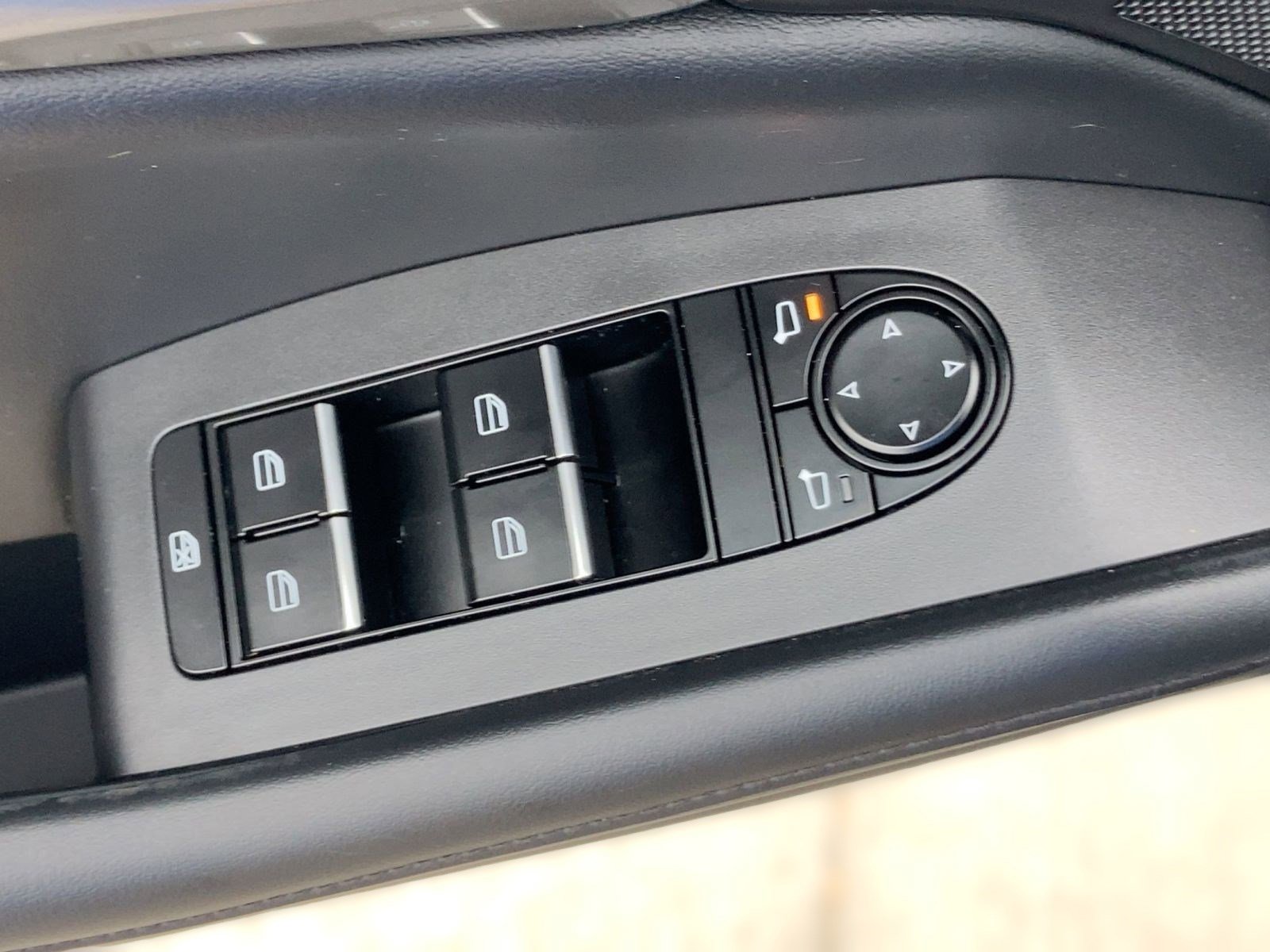 2023 Mazda Mazda3 Hatchback 2.5 Select photo 4