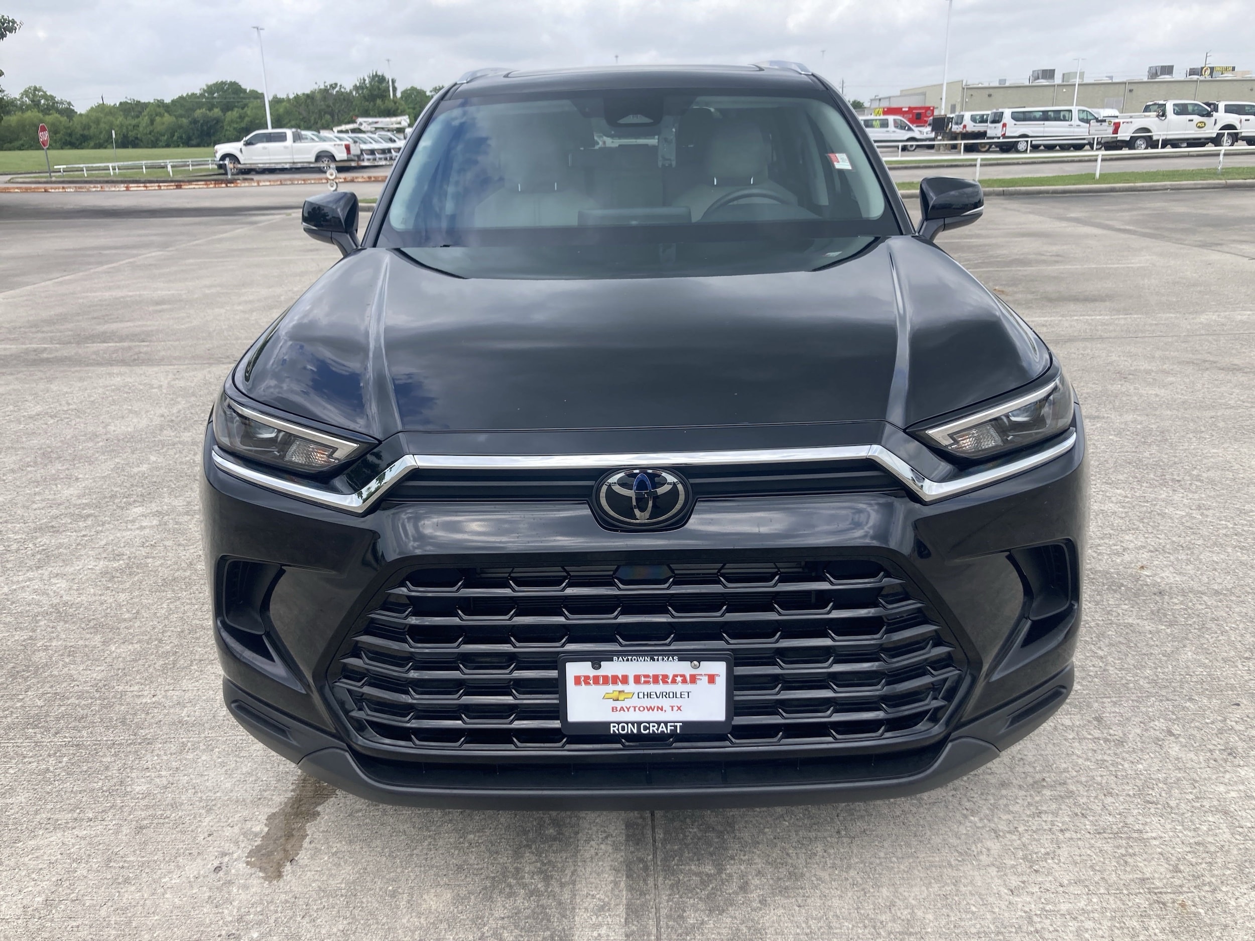 Used 2024 Toyota Grand Highlander XLE with VIN 5TDACAB56RS012559 for sale in Baytown, TX