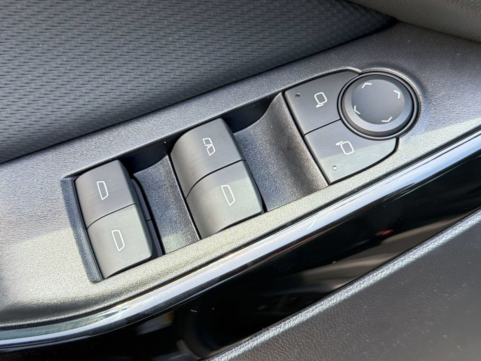 2027 Chevrolet Equinox LT - Photo 15