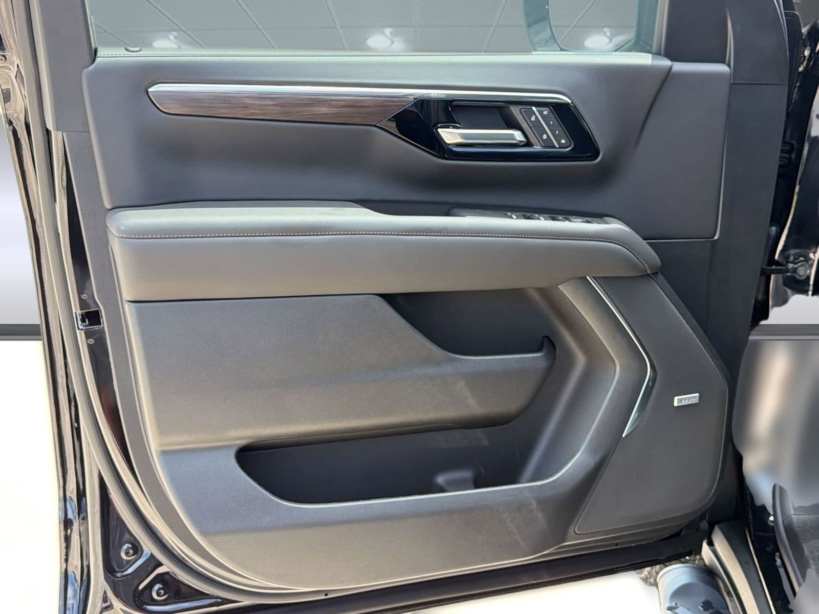 2026 Chevrolet Suburban Z71 - Photo 24