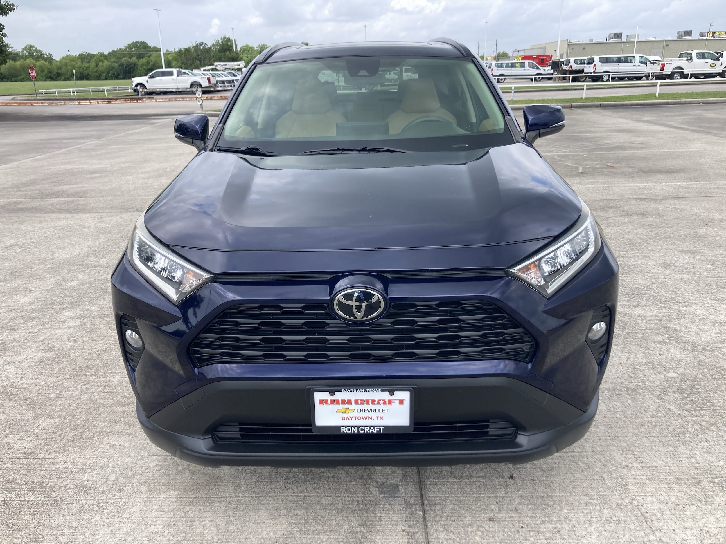 Used 2019 Toyota RAV4 XLE with VIN JTMP1RFV4KJ005086 for sale in Baytown, TX