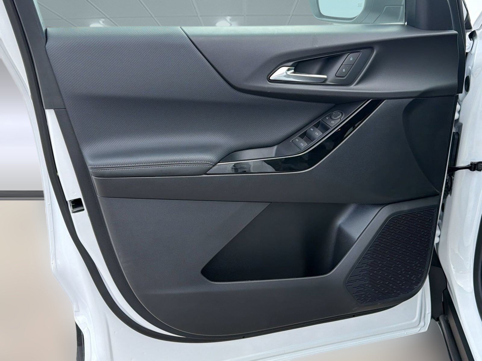 2027 Chevrolet Equinox LT - Photo 14