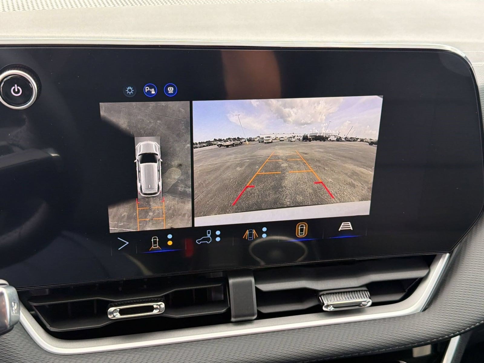 2027 Chevrolet Equinox LT - Photo 20