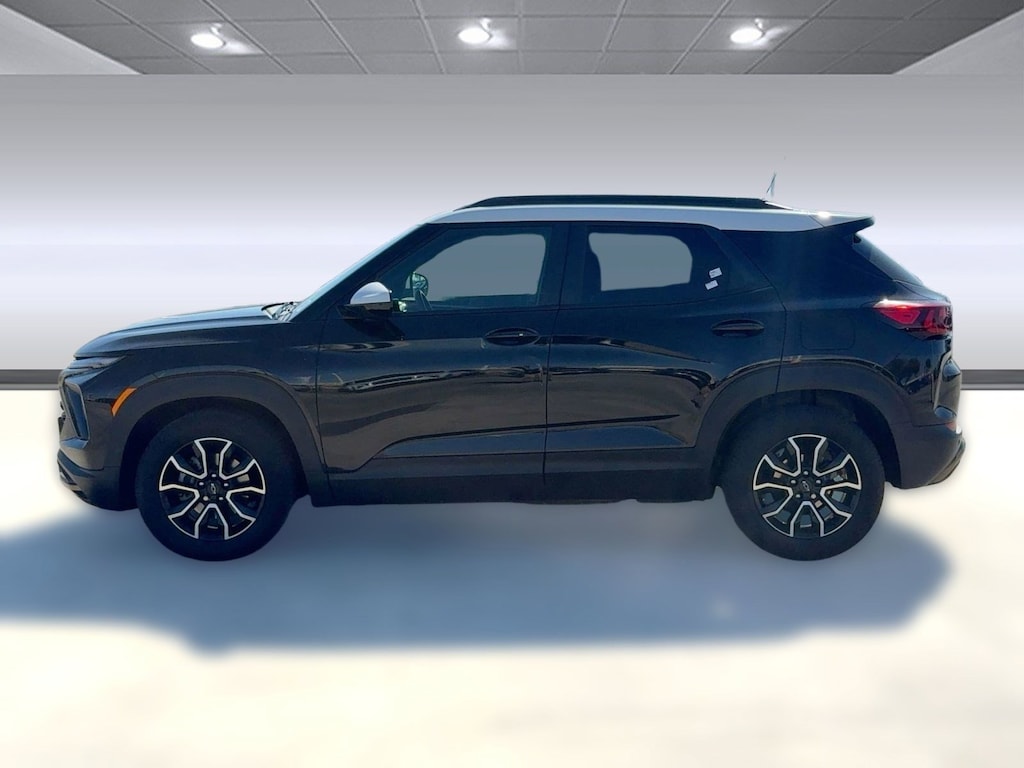 Used 2025 Chevrolet Trailblazer Activ SUV