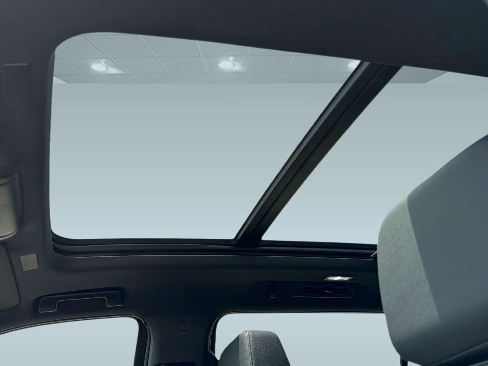 2026 Chevrolet Suburban Z71 - Photo 15