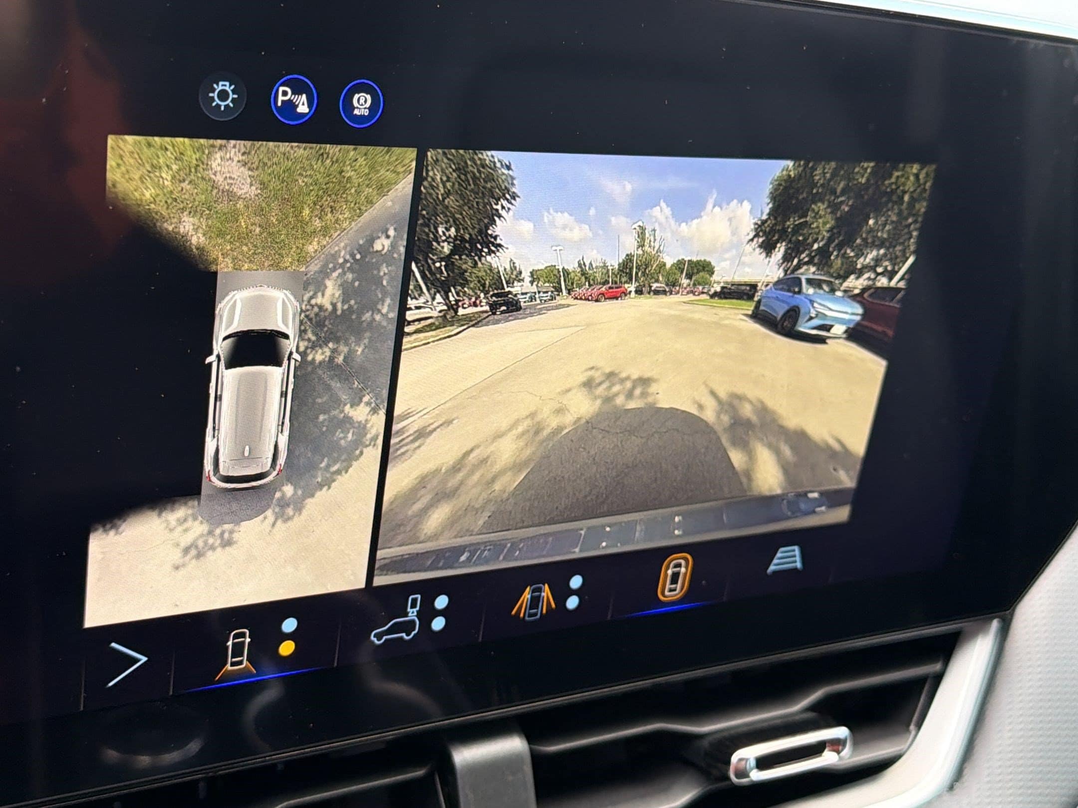 2027 Chevrolet Equinox LT - Photo 20