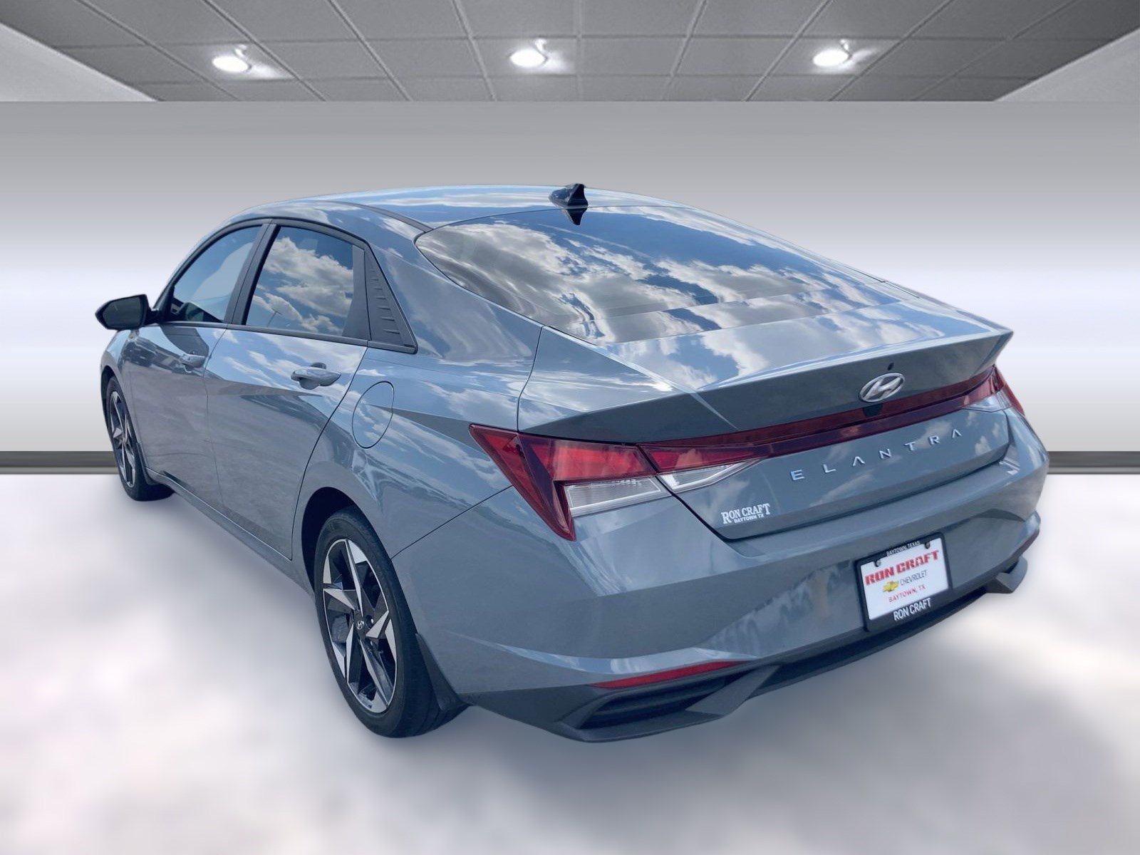 2023 Hyundai Elantra SEL photo 3