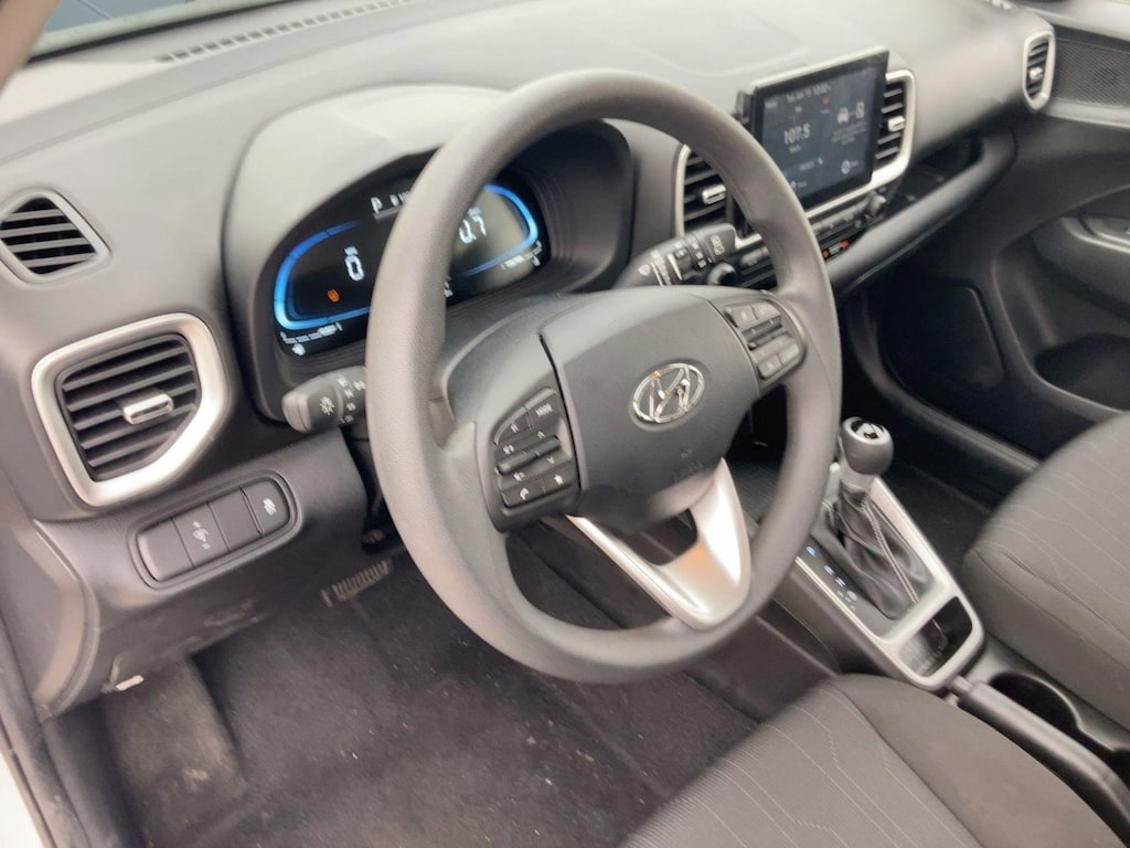 Used 2025 Hyundai Venue SE SUV