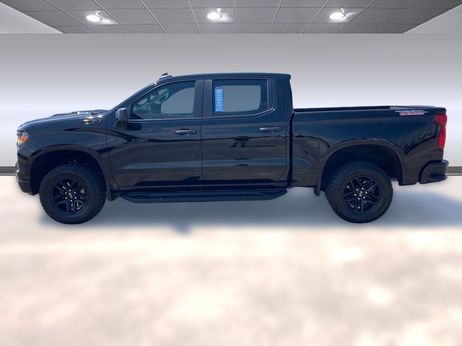 2024 Chevrolet Silverado 1500 Custom Trail Boss photo 2