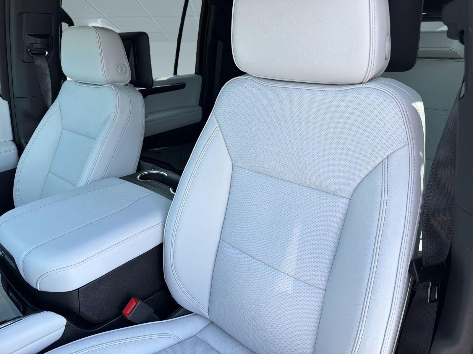 2025 Chevrolet Suburban Premier - Photo 20