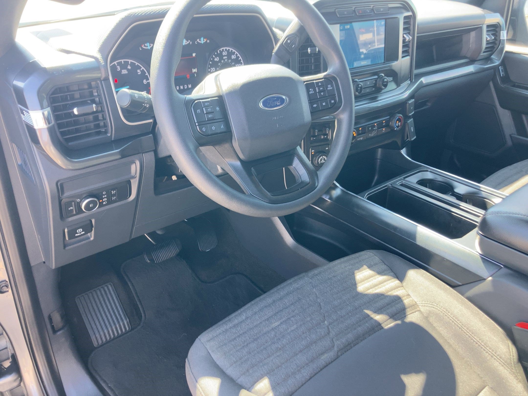 2022 Ford F-150 XL photo 3