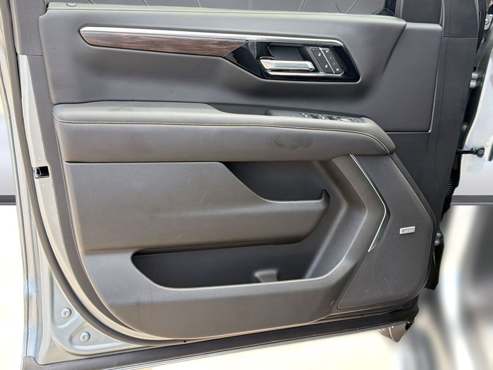 2026 Chevrolet Suburban Premier - Photo 23