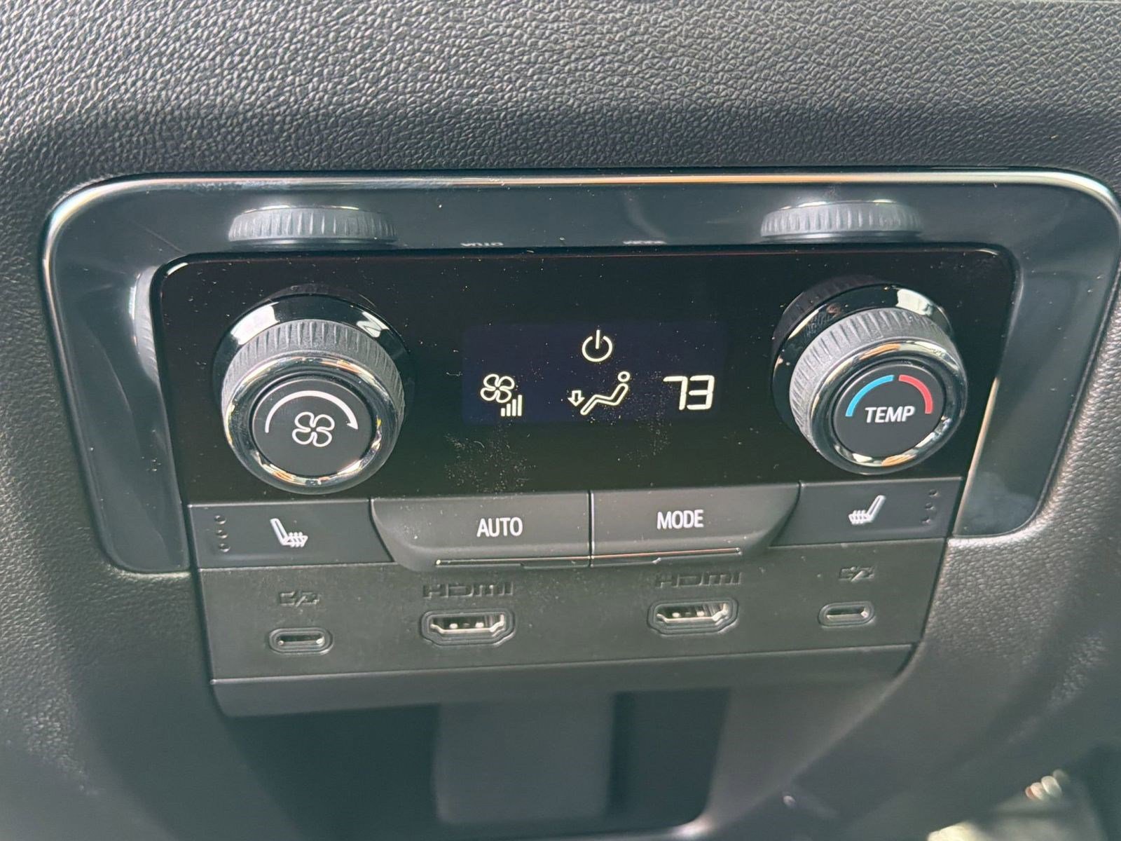 2025 Chevrolet Suburban Premier - Photo 17