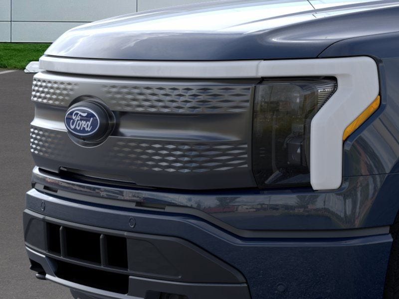 2025 Ford F-150 Lightning Flash - Photo 17