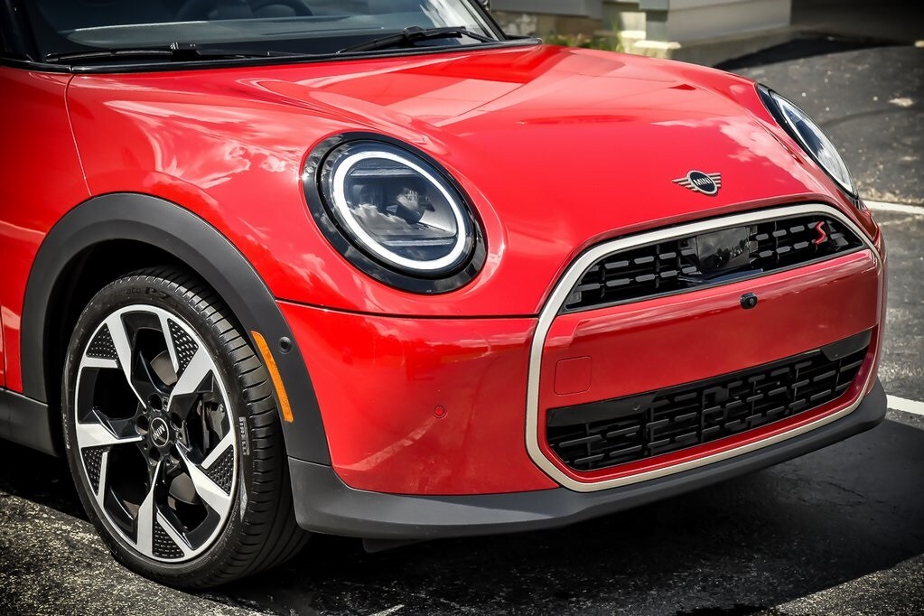 2025 Mini Cooper S Iconic photo 2