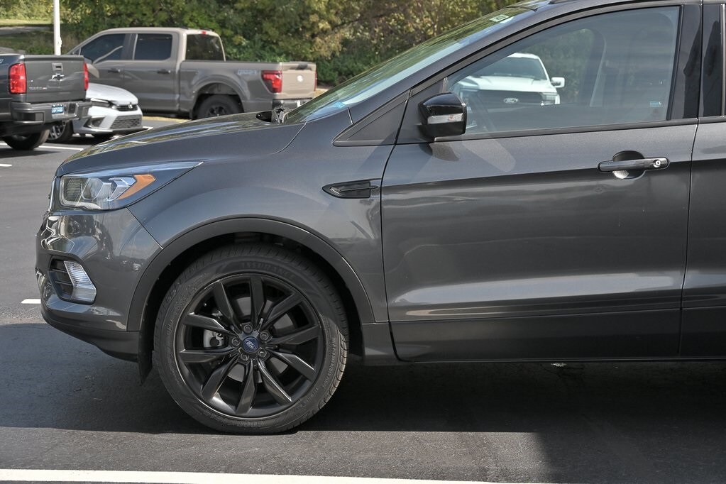 2017 Ford Escape Titanium photo 2
