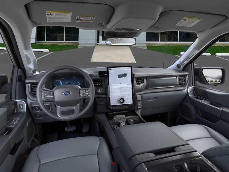 2025 Ford F-150 Lightning Flash - Photo 9