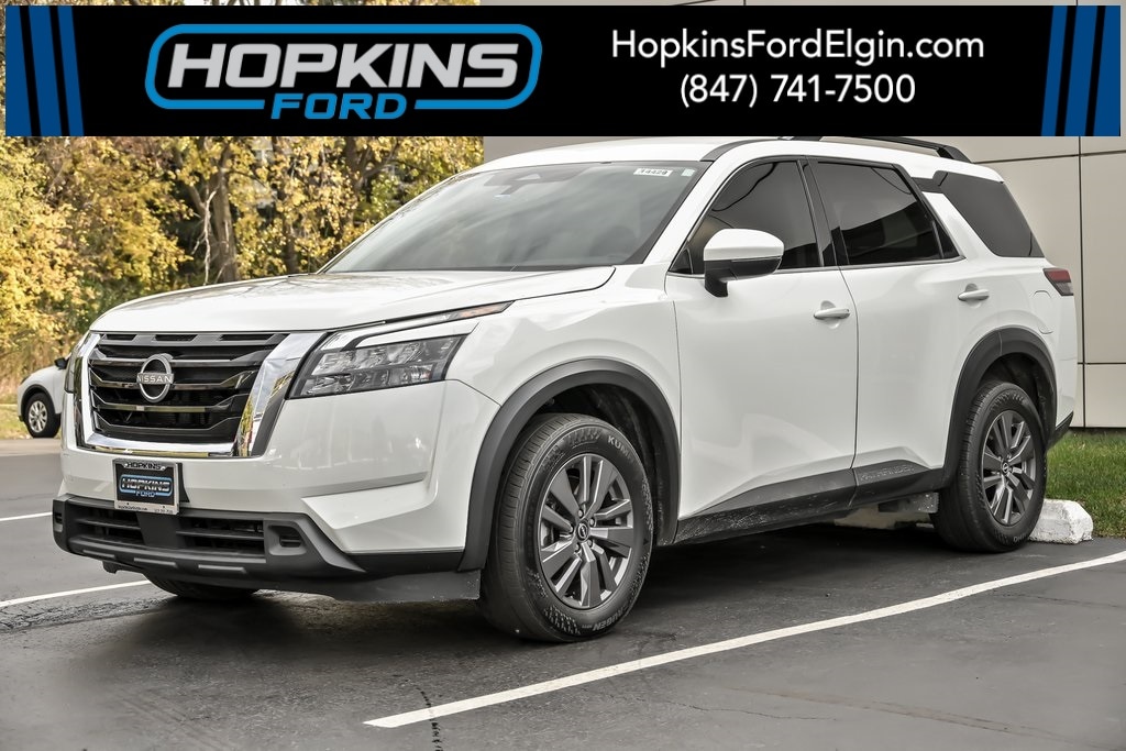 2023 Nissan Pathfinder SV's photo