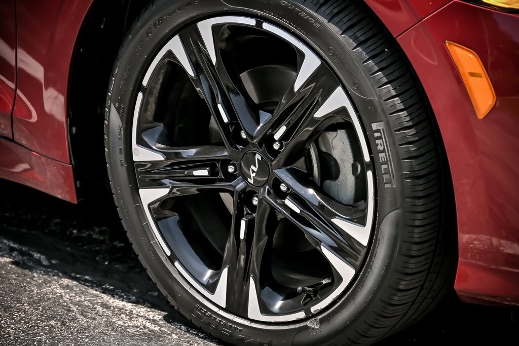 2023 Kia K5 GT-Line photo 3