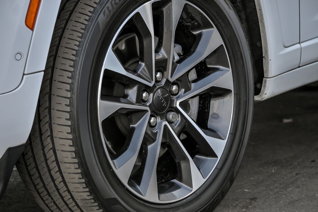 Used 2023 Jeep Grand Cherokee L Overland SUV