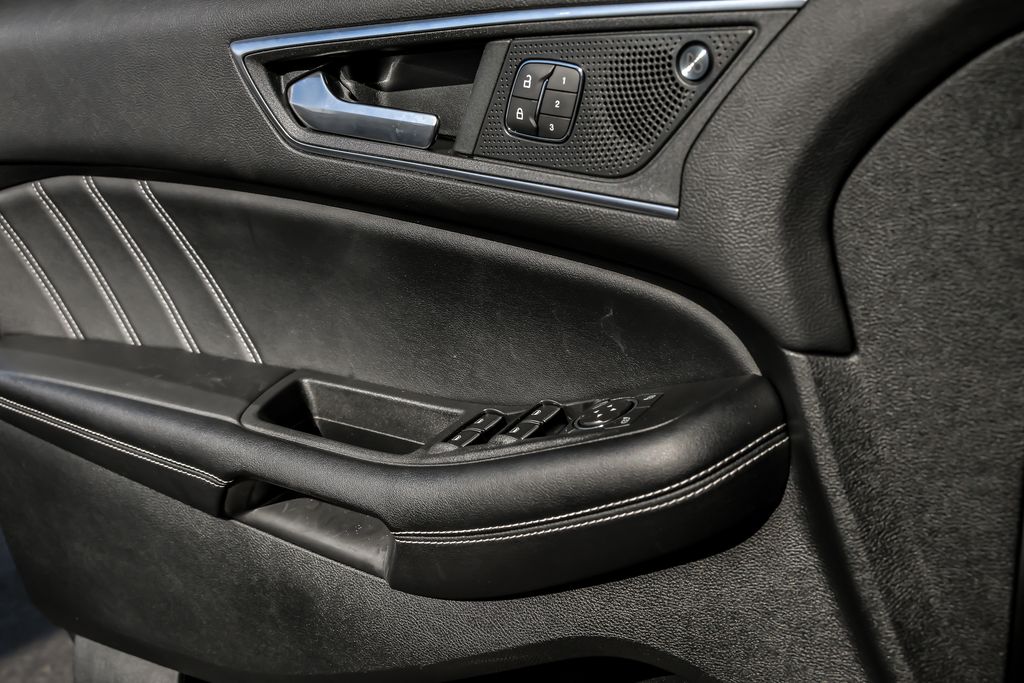 2022 Ford Edge ST - Photo 12