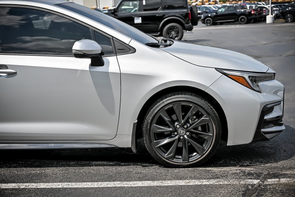 2023 Toyota Corolla SE photo 3