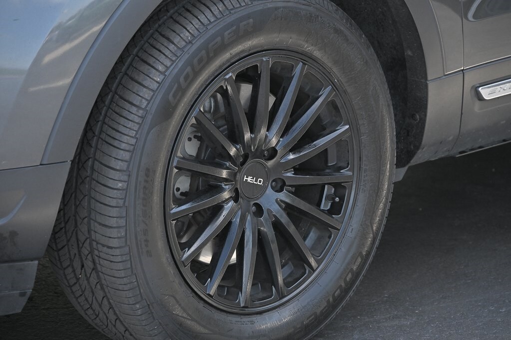2018 Ford Explorer XLT photo 2