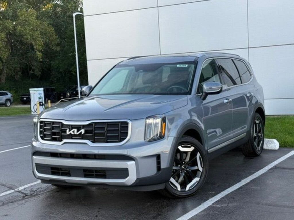 Used 2024 Kia Telluride S SUV