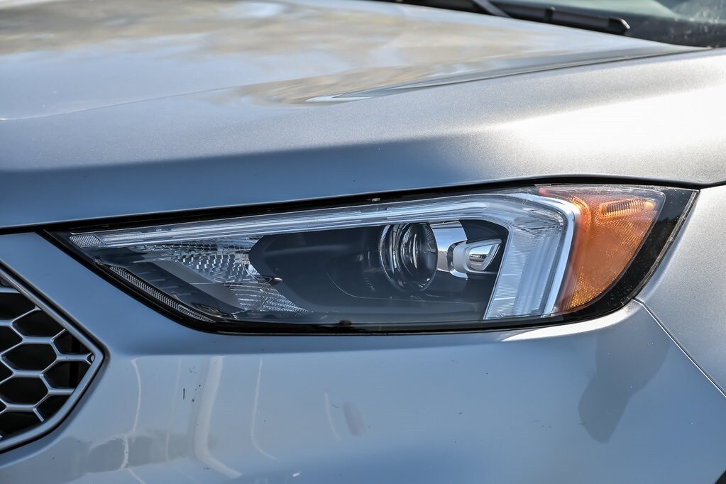 2024 Ford Edge SEL photo 2