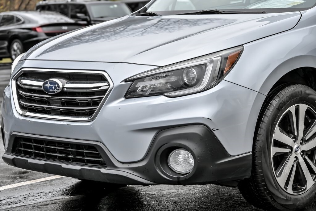 2018 Subaru Outback 2.5i Limited photo 2