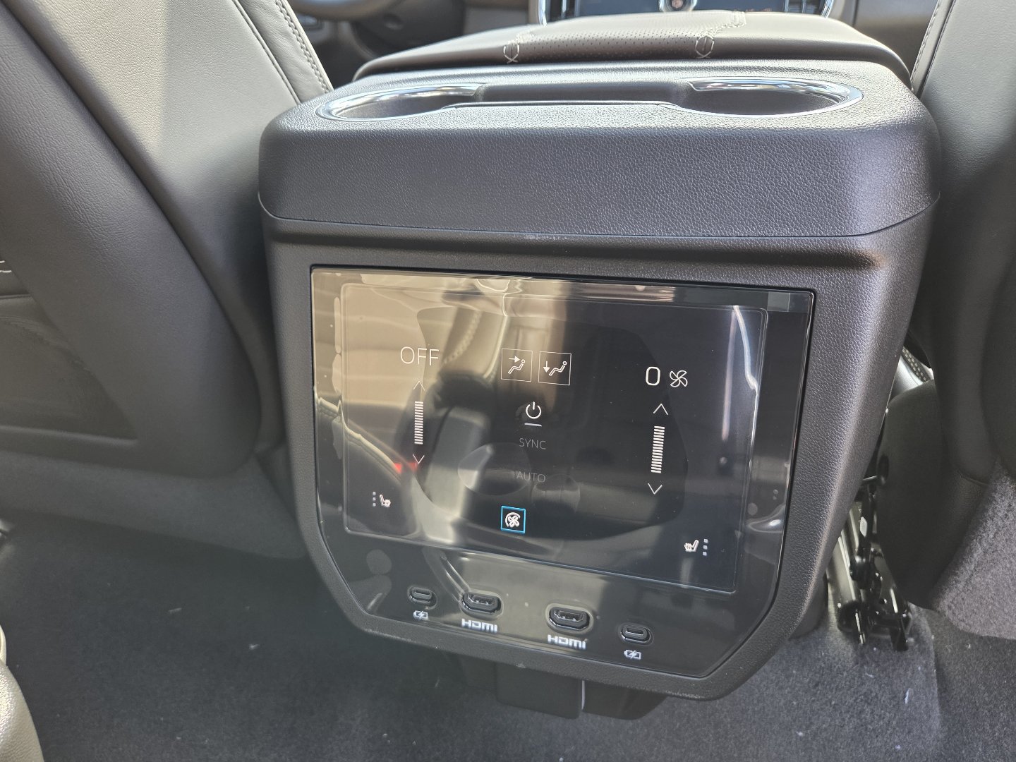 2026 GMC Yukon XL Denali Ultimate - Photo 26