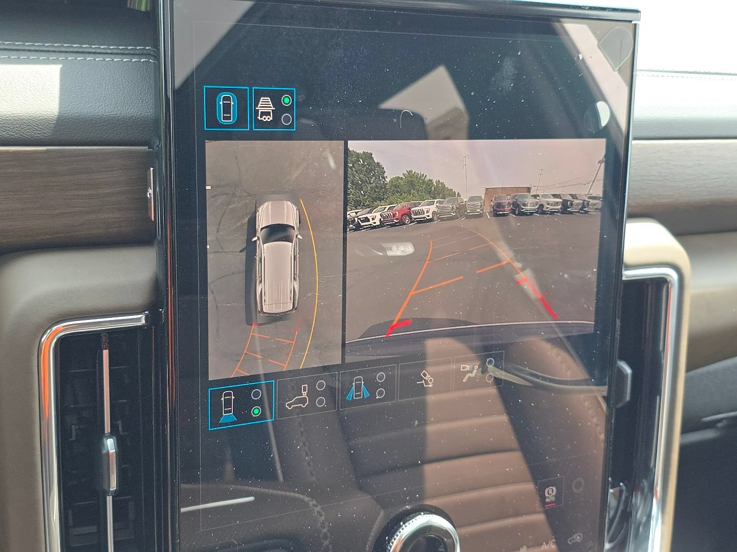 2026 GMC Yukon Denali Ultimate - Photo 13