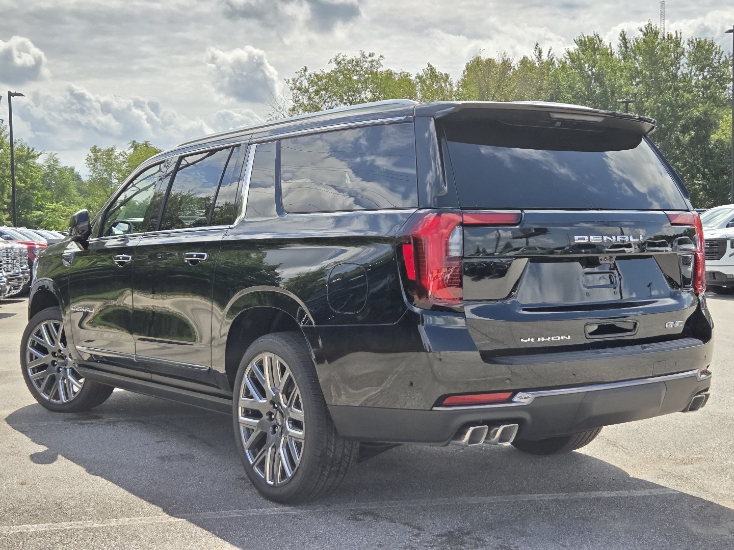 2026 GMC Yukon XL Denali Ultimate - Photo 17