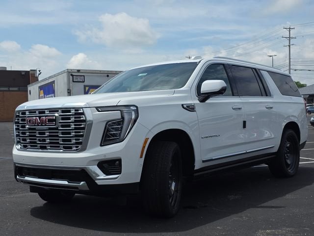 2026 GMC Yukon XL Denali - Photo 13