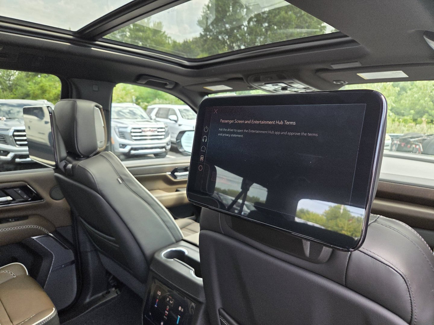 2026 GMC Yukon XL Denali Ultimate - Photo 27