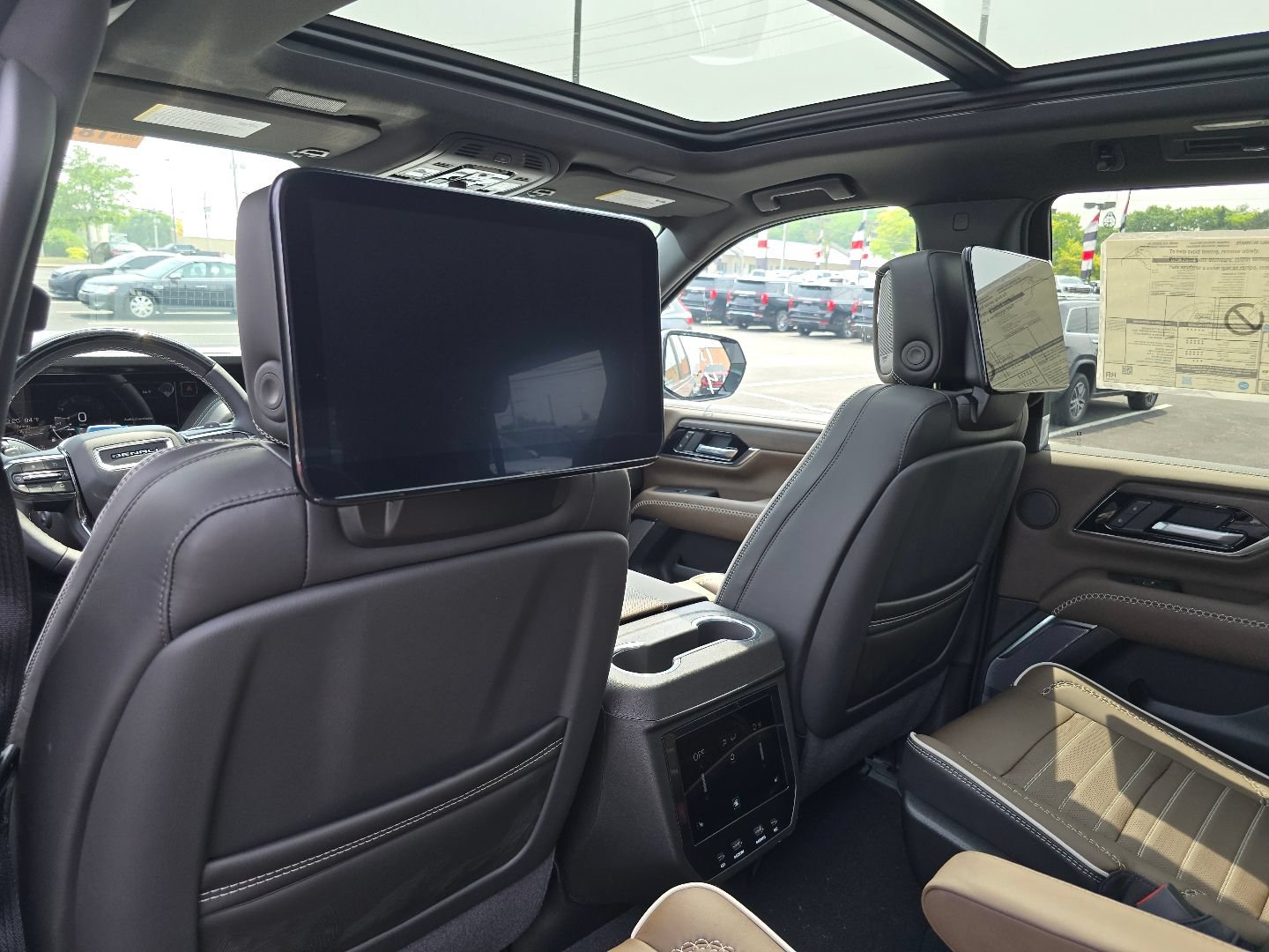 2026 GMC Yukon Denali Ultimate - Photo 33