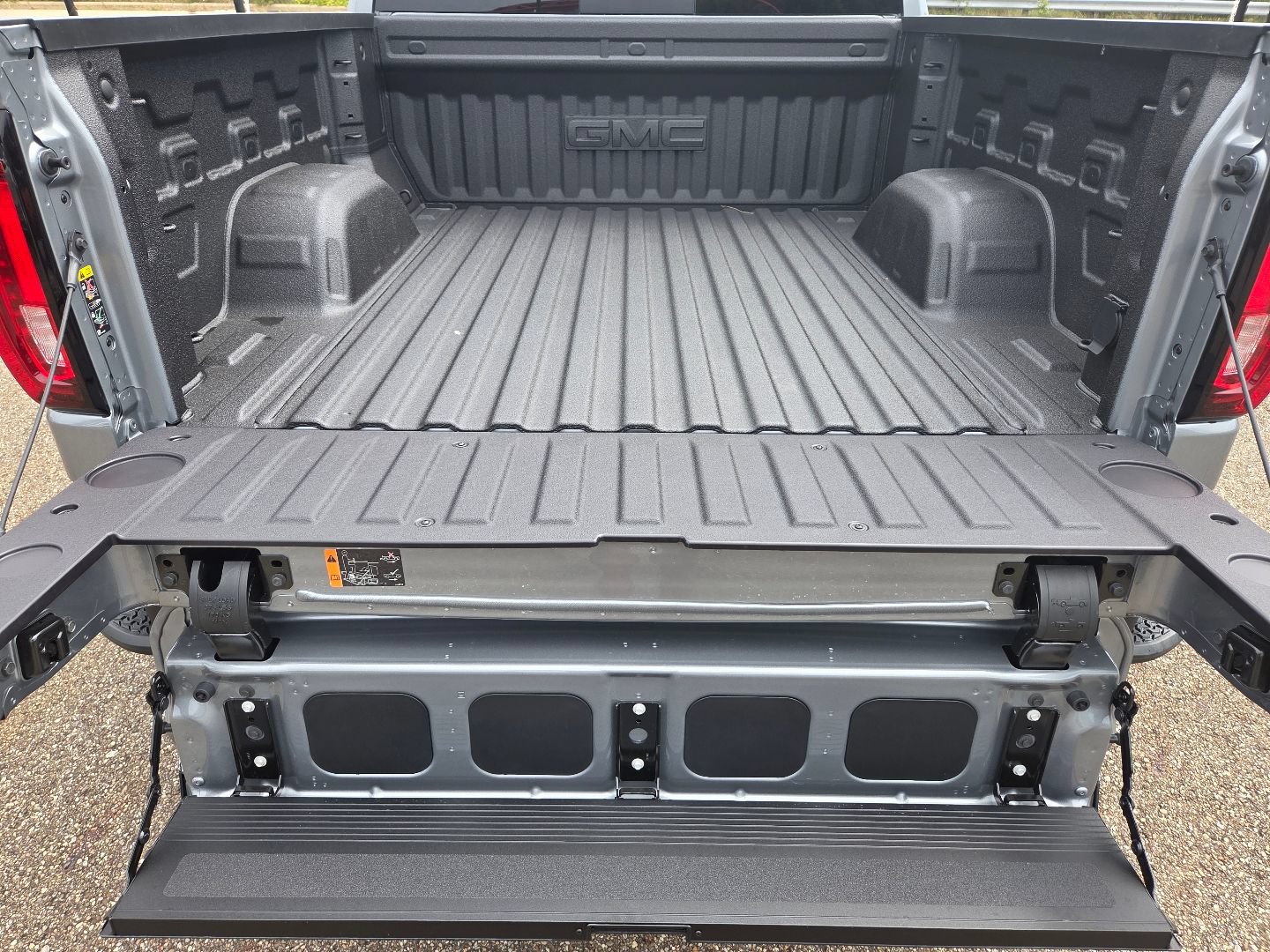 2026 GMC Sierra 1500 SLT - Photo 25