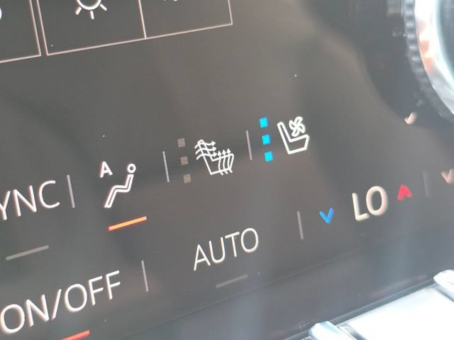 2026 GMC Acadia AT4 - Photo 32