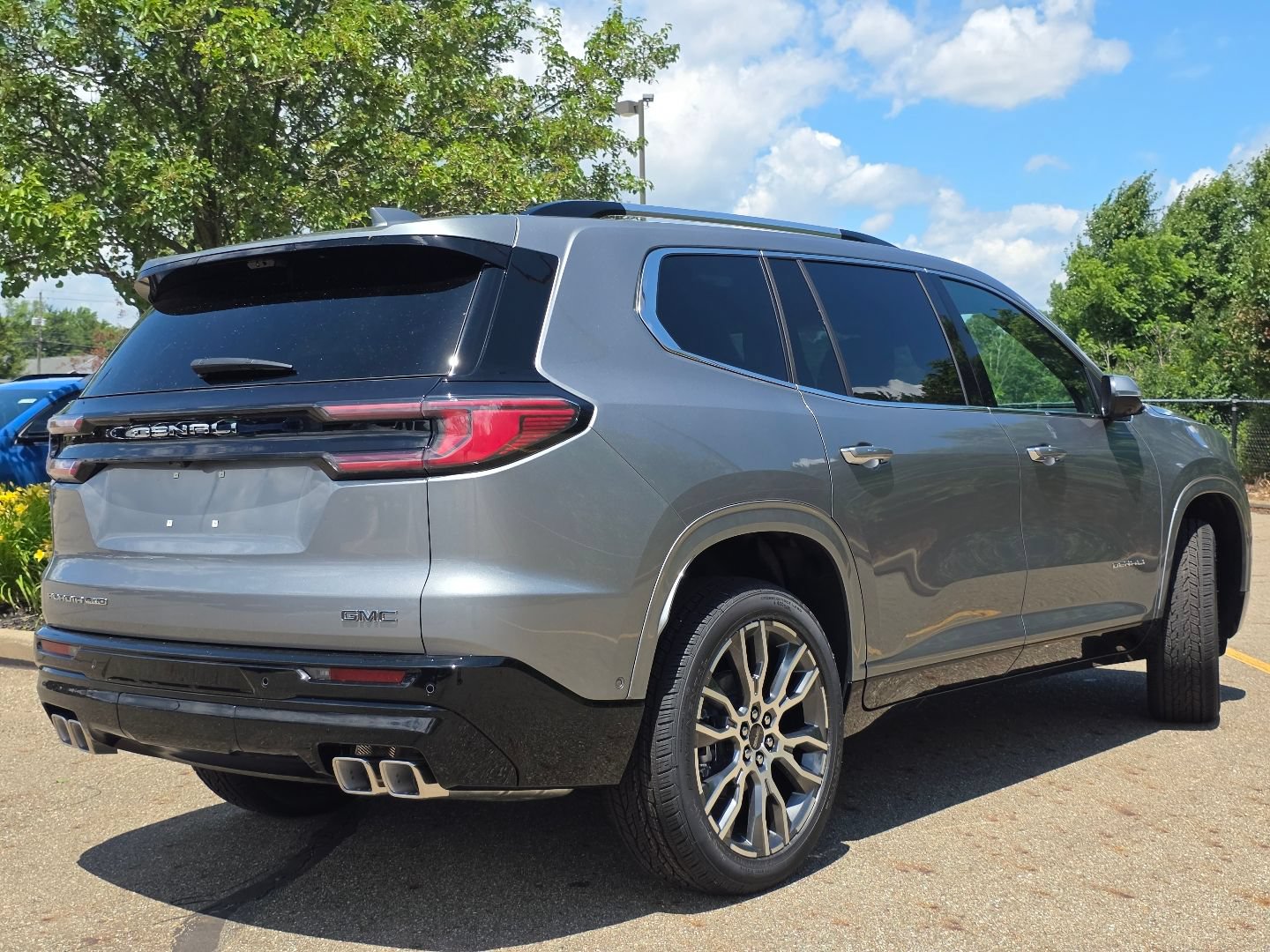 2026 GMC Acadia Denali Ultimate - Photo 18