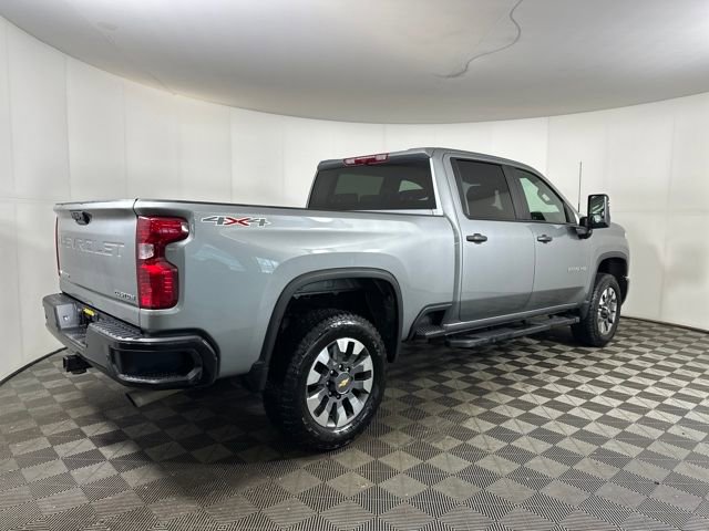 2024 Chevrolet Silverado Custom photo 3