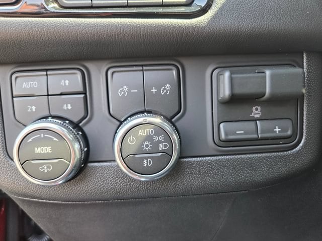 2026 GMC Yukon Denali - Photo 28